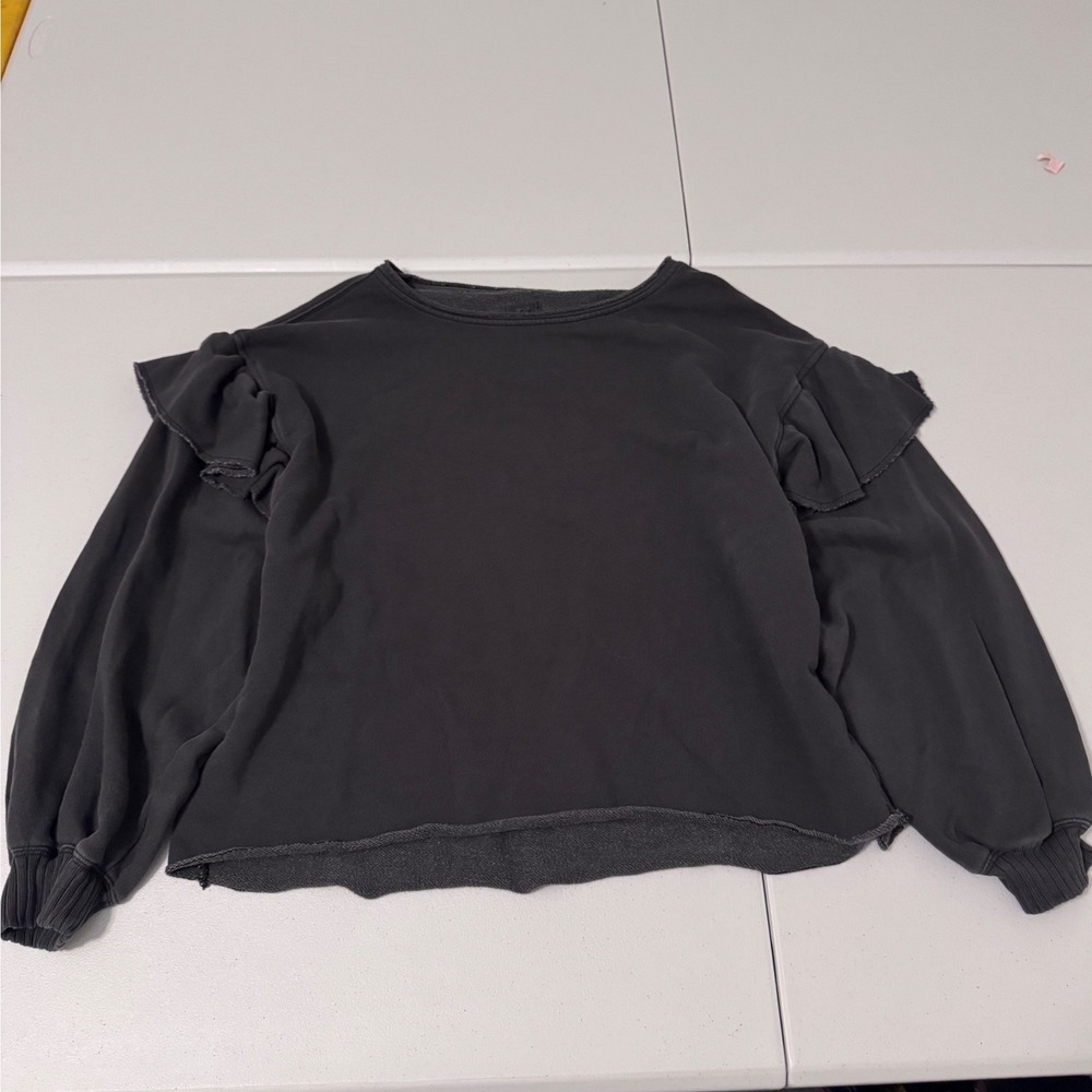 Aerie Ruffle Shoulder Sweatshirt Faded Black Raw Hem Pullover Size M gf